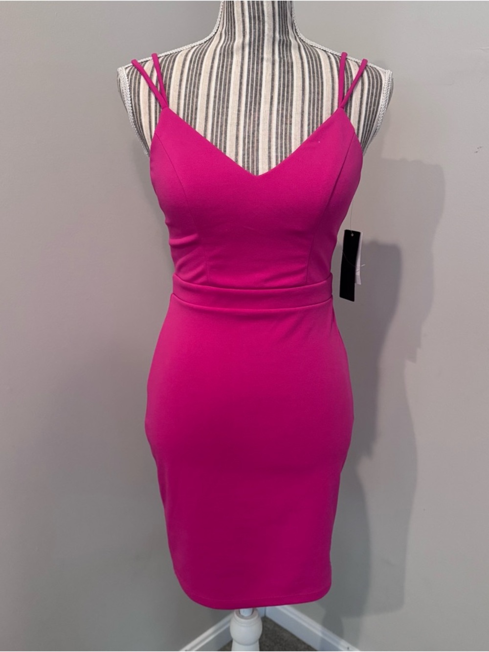 $69 City Triangles Hot Pink Spaghetti Strap Mini Prom Dress Size 3 NWT